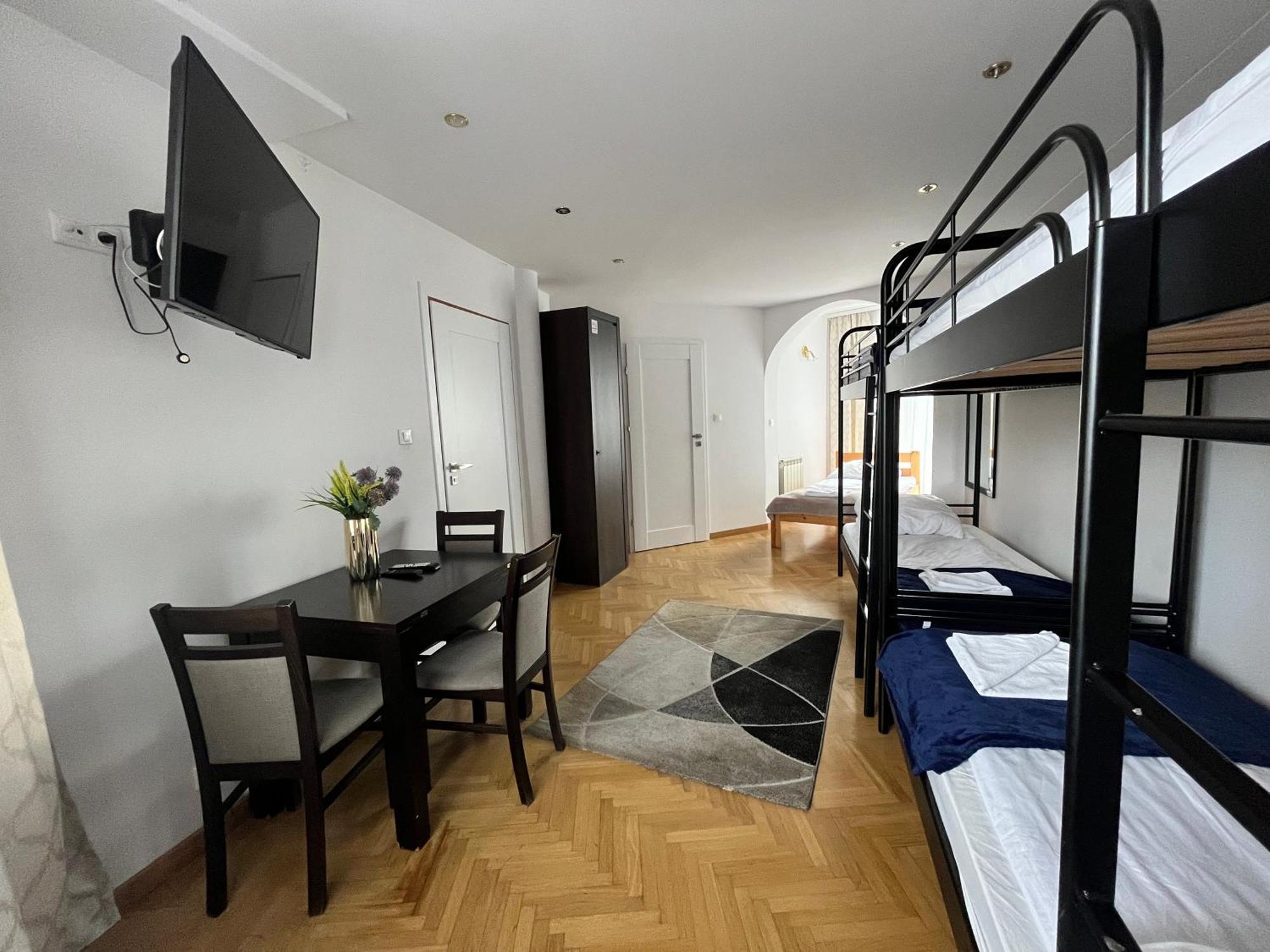 ביאליסטוק Hostel & Restauracja Santorini מראה חיצוני תמונה